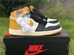 Air Jordan 1 Retro High OG Yellow Ochre - Image 3