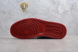 Air Jordan 1 Retro High OG Bred Toe - Image 13
