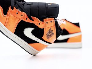 Air Jordan 1 Retro Mid GS Orange Black - Image 4