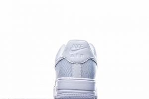 Nike Air Force 1 Flyknit - Image 2