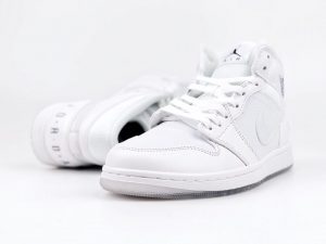 Air Jordan 1 Mid Pure White - Image 3