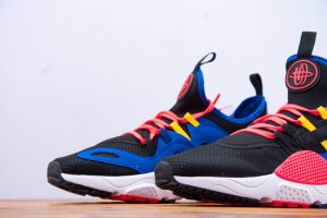 260  NIKE HUARACHE E.D.G.E. TXT QS 7 - Image 2