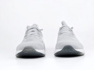 Nike Epic React Flyknit  LOGO - Image 3