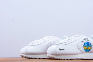 Women's Nike Classic Cortez Prem 19 - Image 2