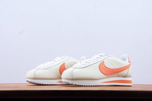 Women's Nike Classic Cortez Prem 19 - Image 3