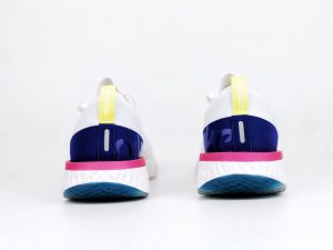 Nike Epic React Flyknit  LOGO - Image 4