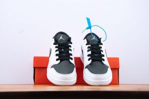 Air Jordan 1 Retro Low GS White Black - Image 2