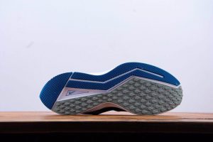 210  NIKE AIR ZOOM WINFLO 6  W6  P08722 - Image 4