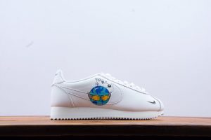 Women's Nike Classic Cortez Prem 19 - Image 4