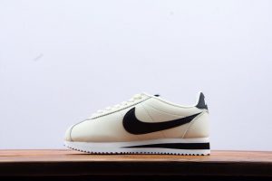 Women's Nike Classic Cortez Prem 19 - Image 2