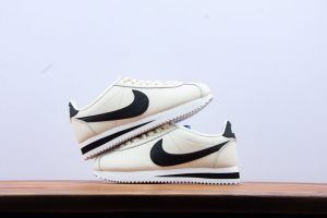 Women's Nike Classic Cortez Prem 19 - Image 3