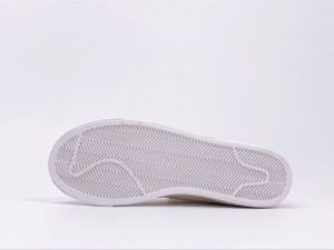 NIKE BLAZERS AV9371 - Image 5