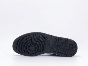 Air Jordan 1 Mid Patent Black Gold - Image 3