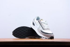NIKE LDV WAFFLESACAI 6-005 - Image 4