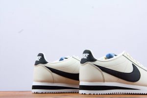 Women's Nike Classic Cortez Prem 19 - Image 4