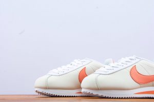 Women's Nike Classic Cortez Prem 19 - Image 4