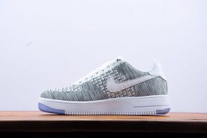 NIKE AIR FORCE 1 FLYKNIT LOW - Image 4