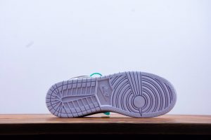 Air Jordan 1 Low - Image 4