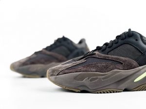 Yeezy Boost 700 Mauve - Image 6