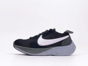 Nike Moon Racer QS - Image 2