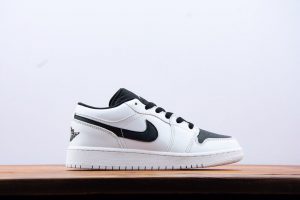 Air Jordan 1 Retro Low GS White Black - Image 3