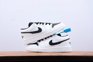 Air Jordan 1 Retro Low GS White Black - Image 4