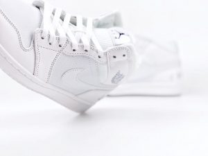 Air Jordan 1 Mid Pure White - Image 4
