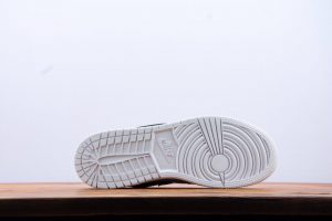 Air Jordan 1 Retro Low GS White Black - Image 5