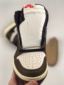 Travis Scott x Air Jordan 1 - Image 8