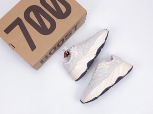 Adidas Yeezy 700 Boost Analog - Image 5