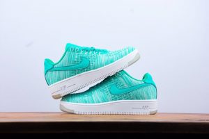 NIKE AIR FORCE 1 FLYKNIT LOW - Image 4