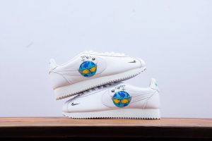 Women's Nike Classic Cortez Prem 19 - Image 7