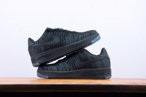 NIKE AIR FORCE 1 FLYKNIT LOW BLACK - Image 8