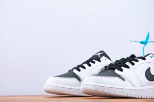 Air Jordan 1 Retro Low GS White Black - Image 7