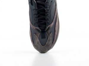 Yeezy Boost 700 Mauve - Image 9