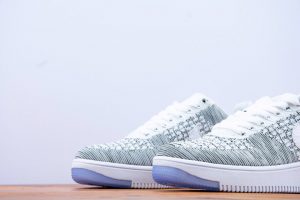 NIKE AIR FORCE 1 FLYKNIT LOW - Image 6