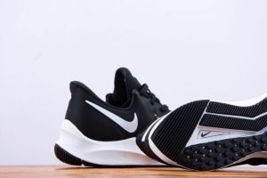 210  NIKE AIR ZOOM WINFLO 6  W6  P08722 - Image 9