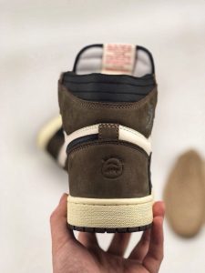 Travis Scott x Air Jordan 1 - Image 4
