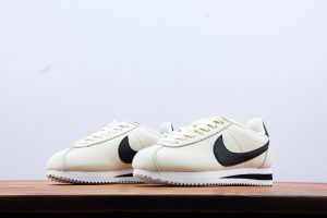 Women's Nike Classic Cortez Prem 19 - Image 9