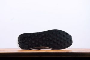NIKE LDV WAFFLESACAI 6-005 - Image 9