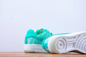 NIKE AIR FORCE 1 FLYKNIT LOW - Image 8