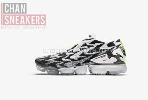 ACRONYM x Nike VaporMax Moc 2 - Image 2