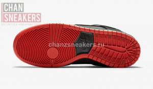 Staple Black Pigeon SB Dunk Low - Image 4
