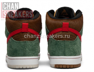 Nike SB Dunk High Dog Walker - Image 4