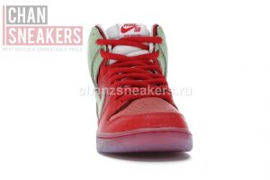 Nike SB Dunk High Strawberry Cough - Image 5