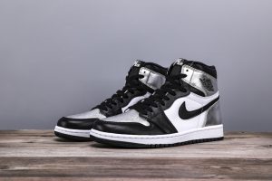 Air Jordan 1 Silver Toe (W) - Image 3