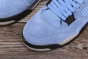 Air Jordan 4 UNC - Image 3