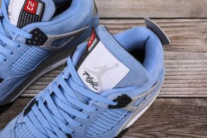 Air Jordan 4 UNC - Image 4