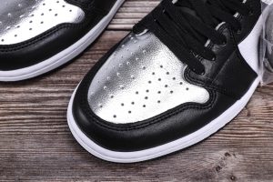 Air Jordan 1 Silver Toe (W) - Image 4