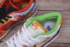 SB Dunk Low Street Hawker - Image 4